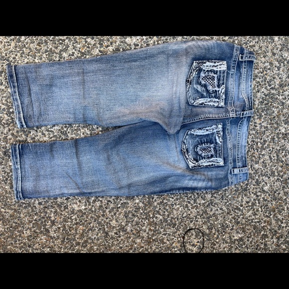 Illegal Jeans - Picture 2 of 5